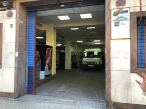 Alquiler y venta de local comercial en Calle Democracia, Valencia. Foto Exterior-1